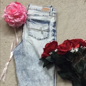 Denizen Mom Jeans - Acid Washed